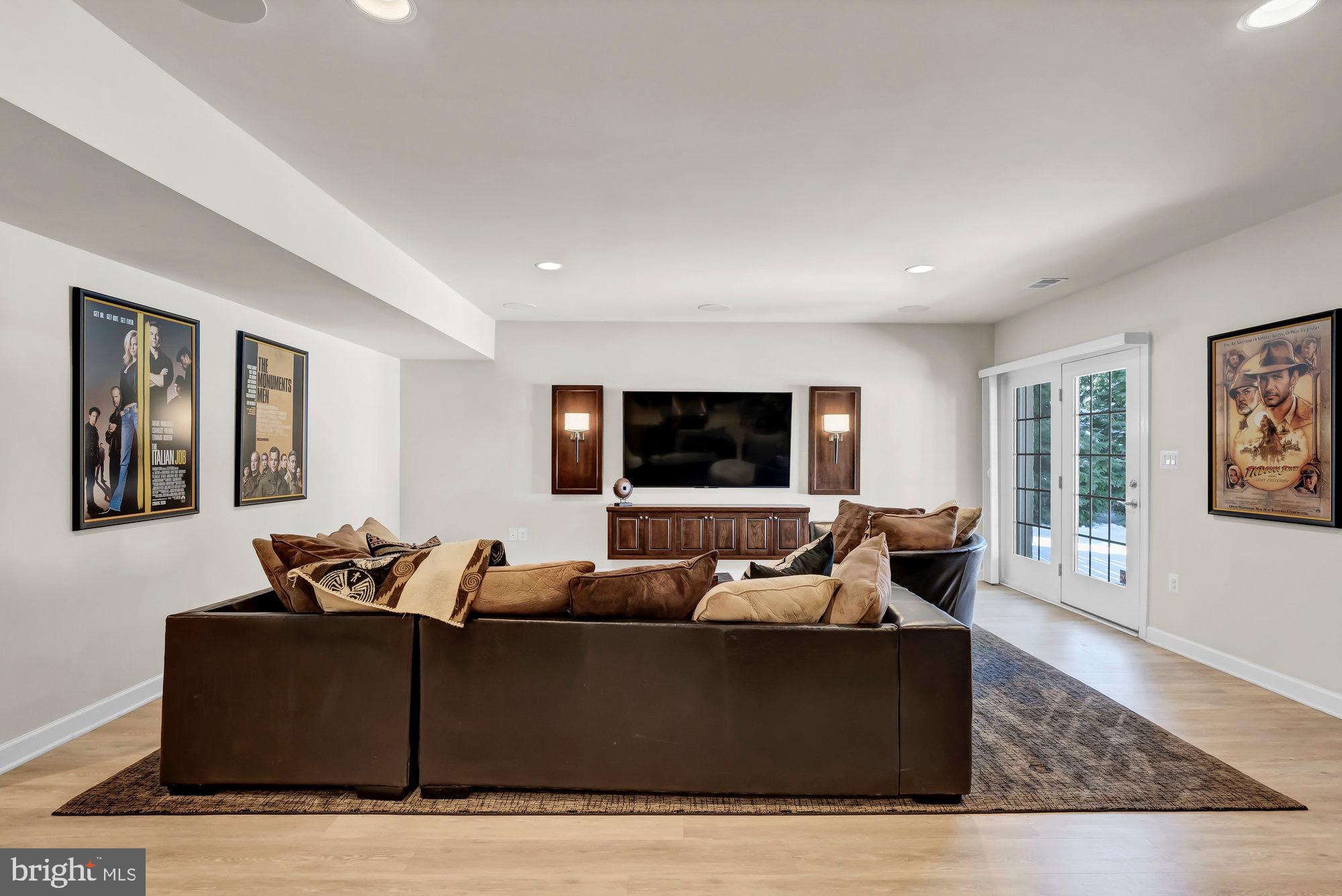 WAPLES MILL ESTATES - Residential