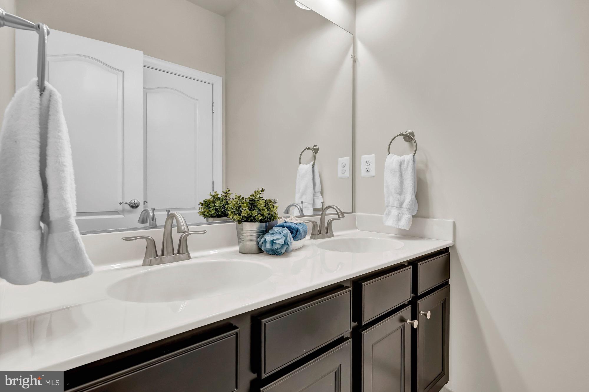 WAPLES MILL ESTATES - Residential