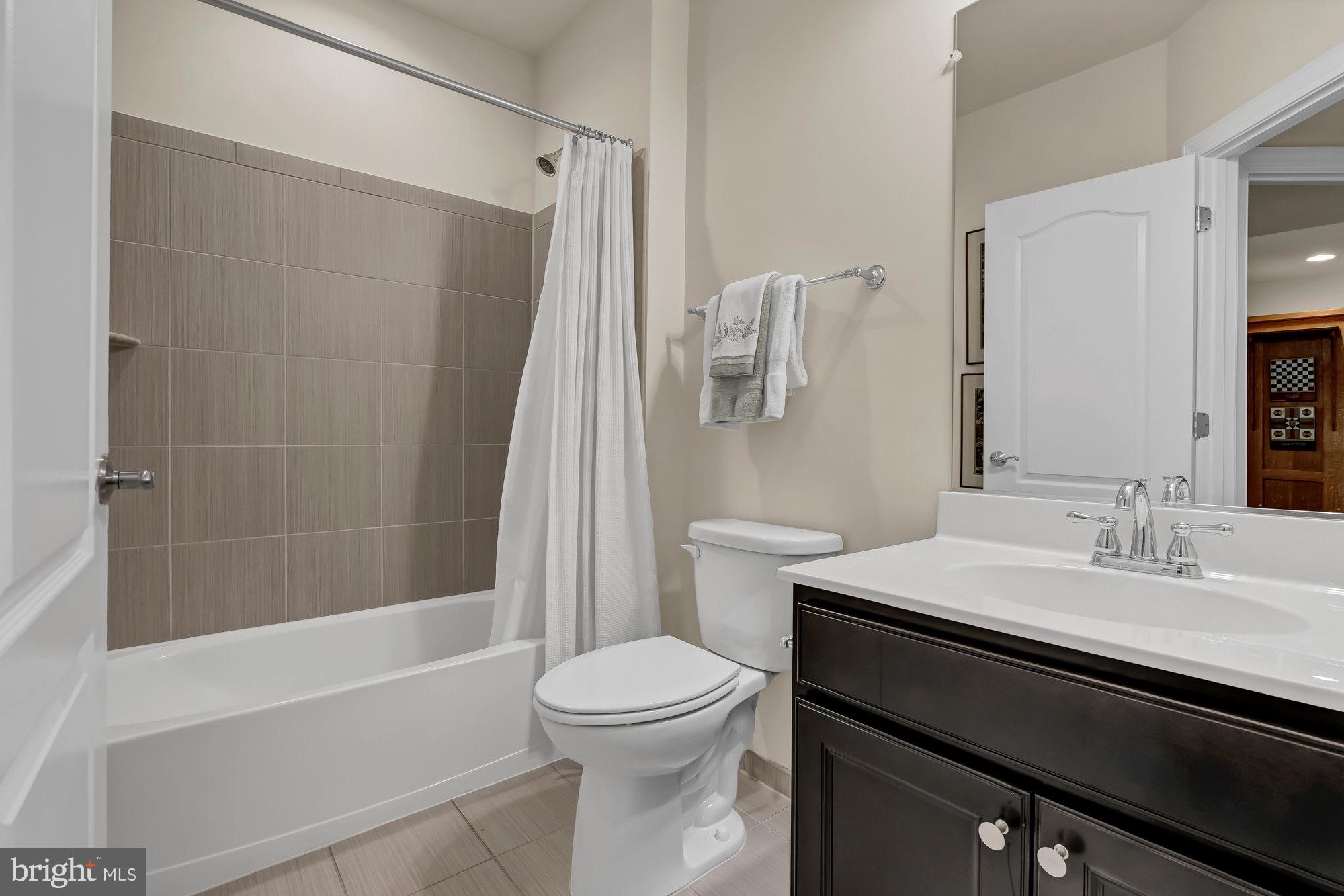 WAPLES MILL ESTATES - Residential