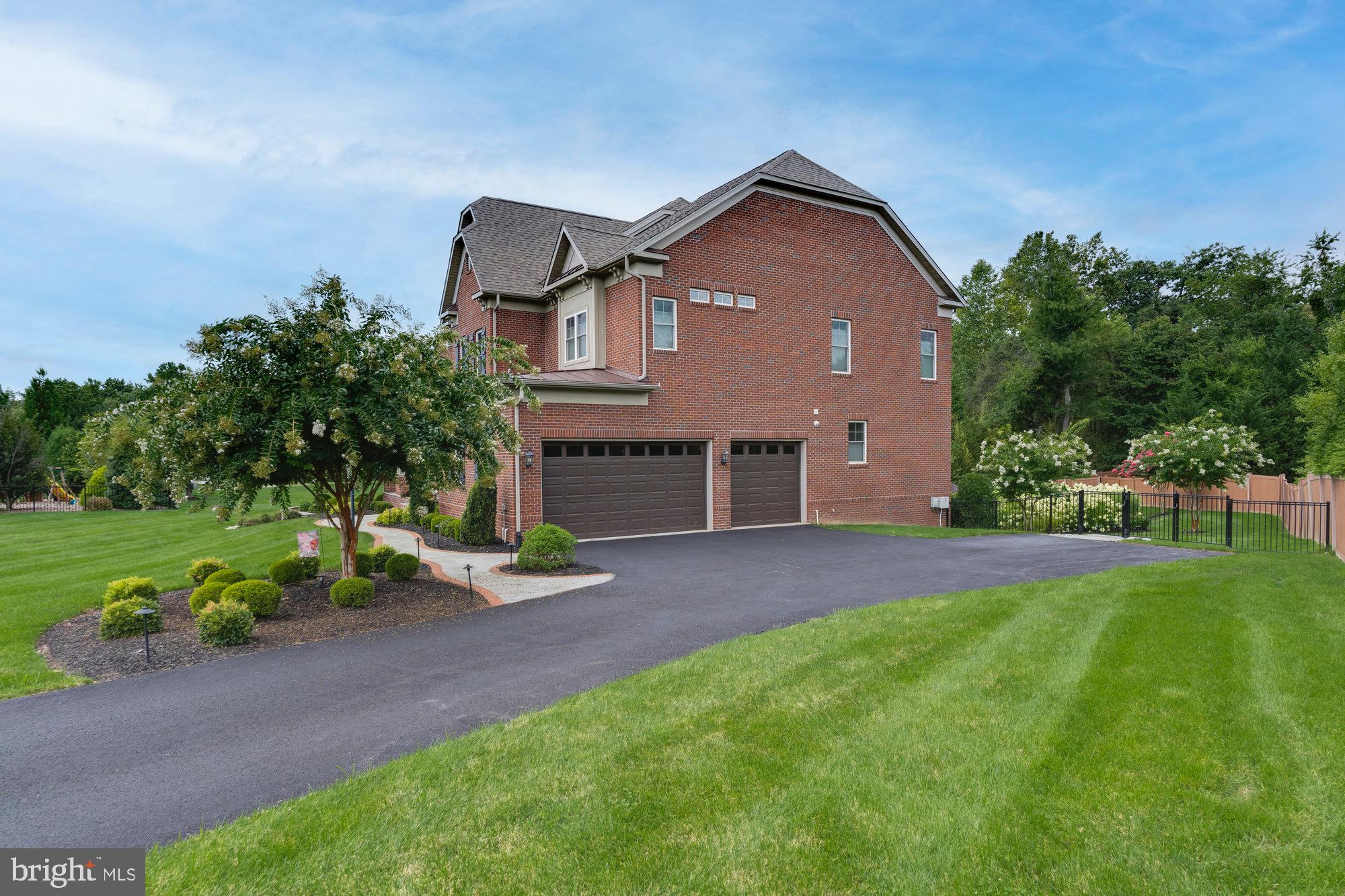 WAPLES MILL ESTATES - Residential