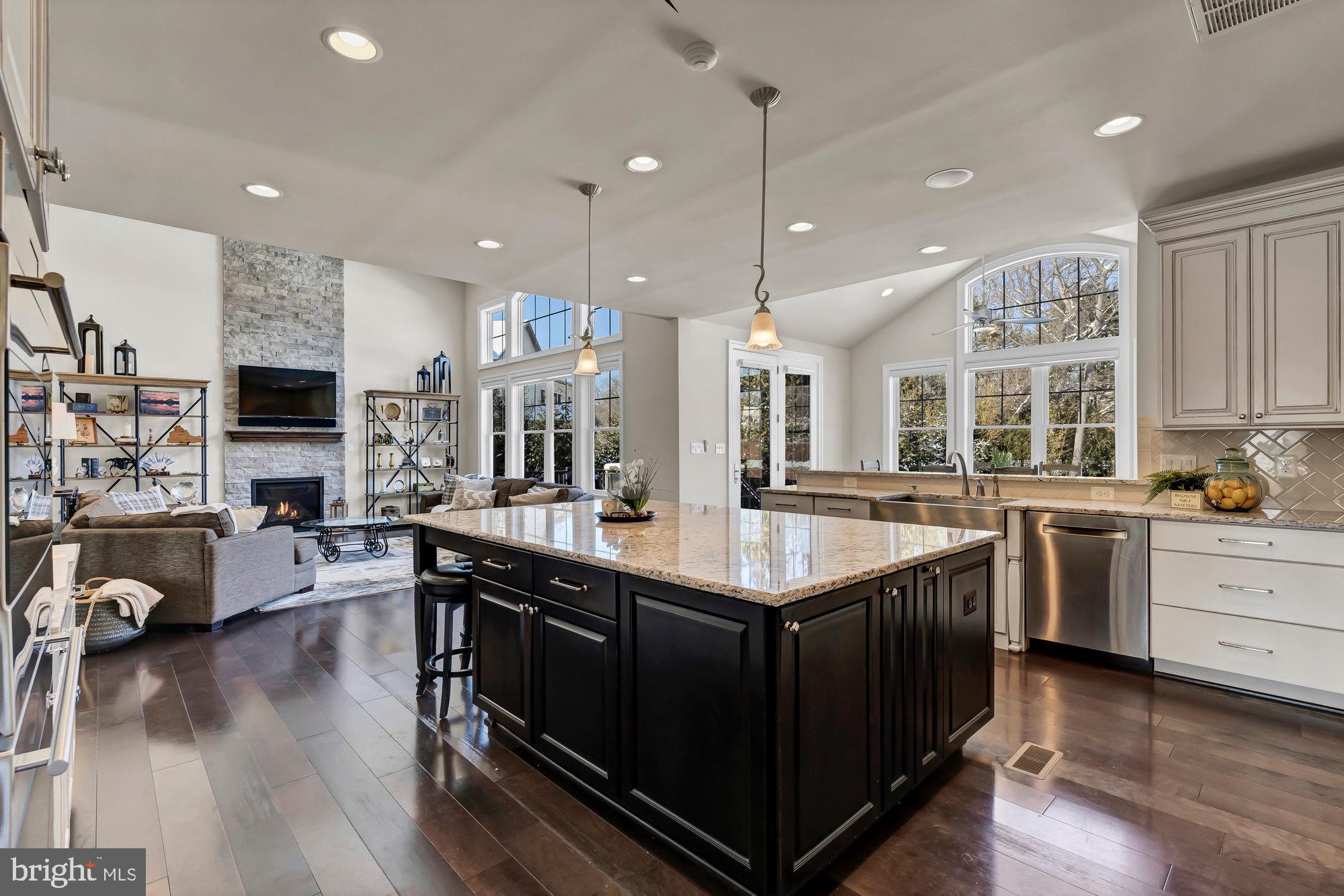 WAPLES MILL ESTATES - Residential