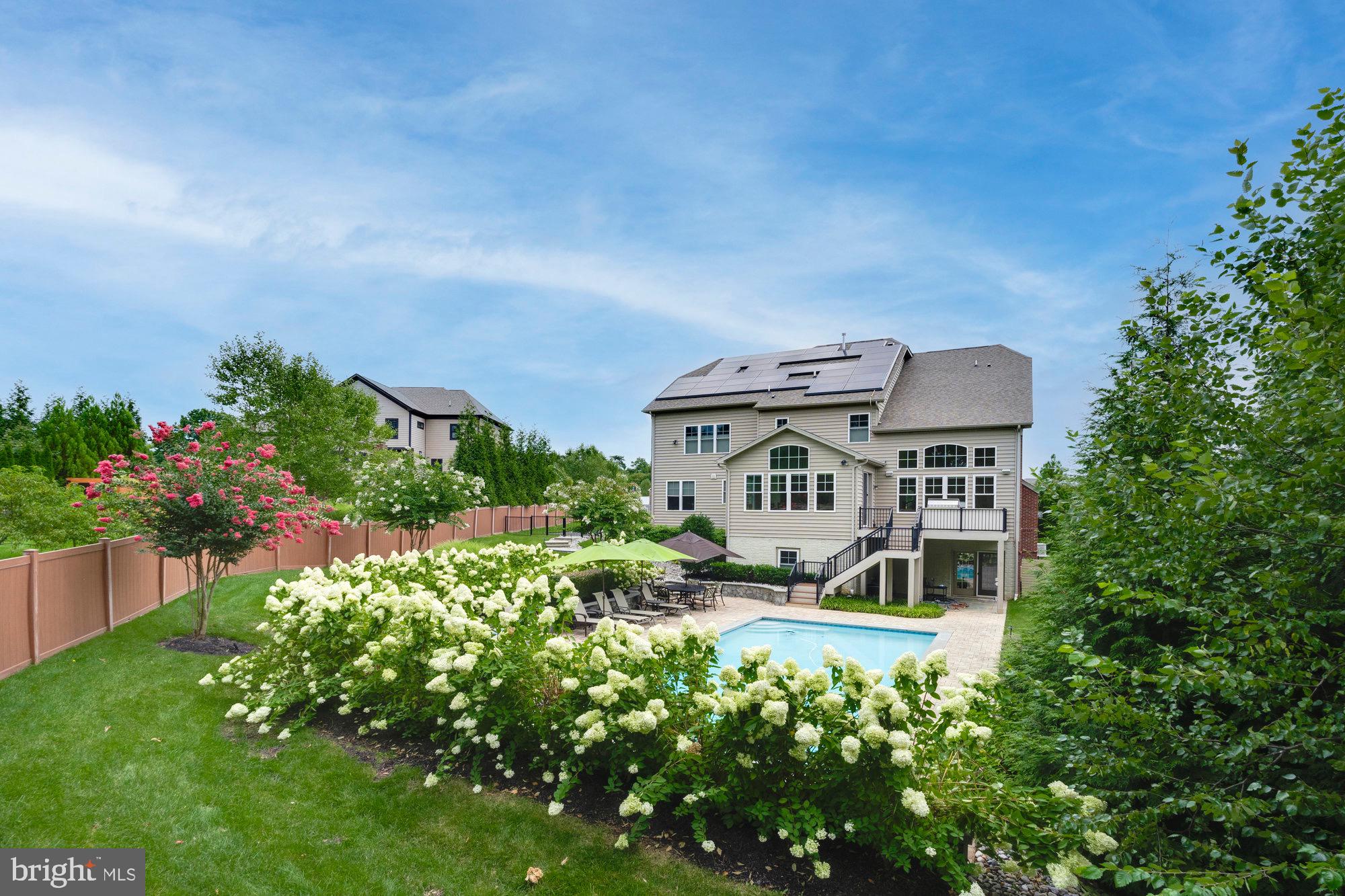 WAPLES MILL ESTATES - Residential