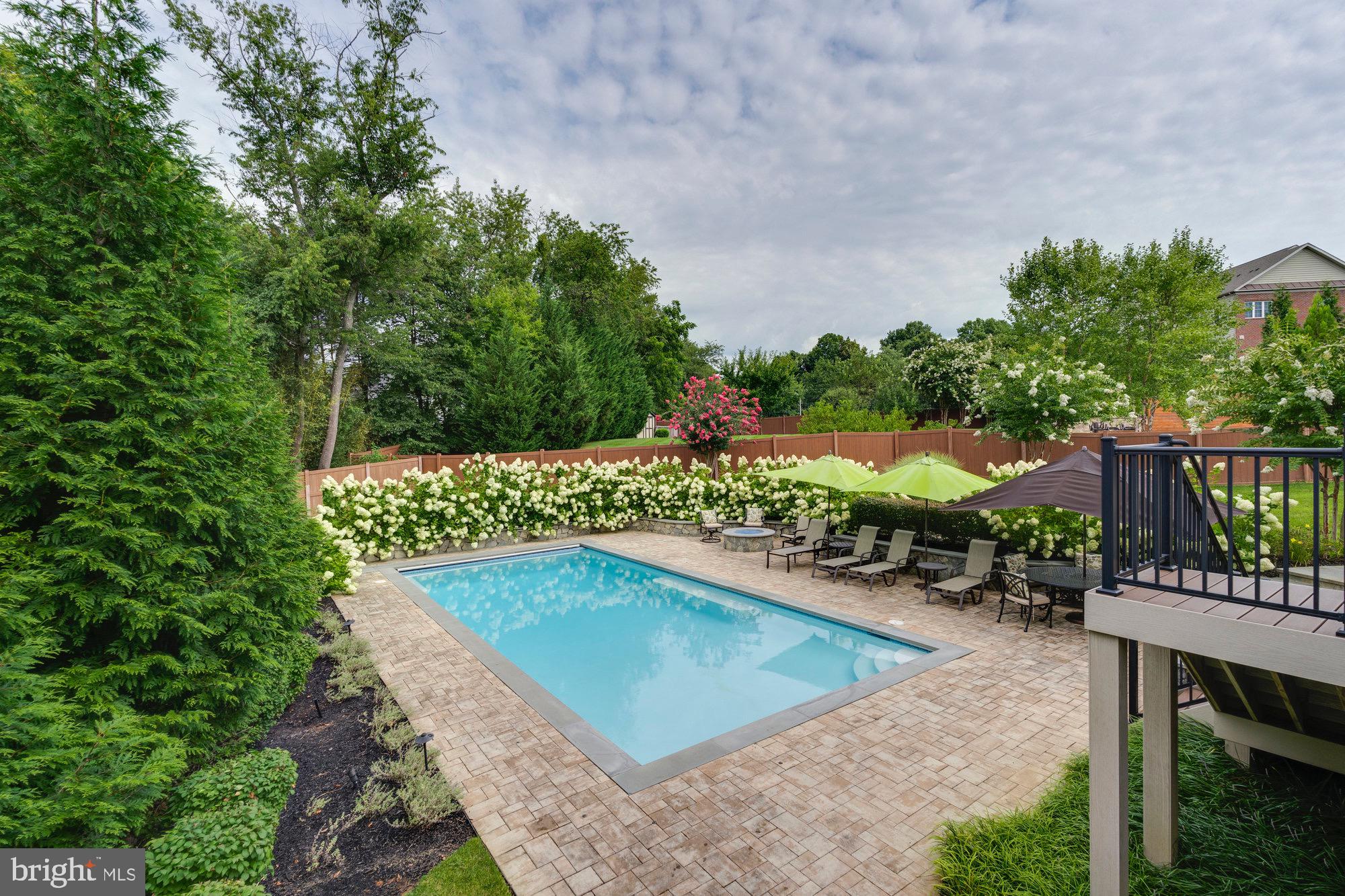 WAPLES MILL ESTATES - Residential