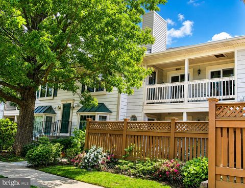 Photo of 6090 - B Essex House Square #B, ALEXANDRIA, VA 22310 (MLS # VAFX2316806)