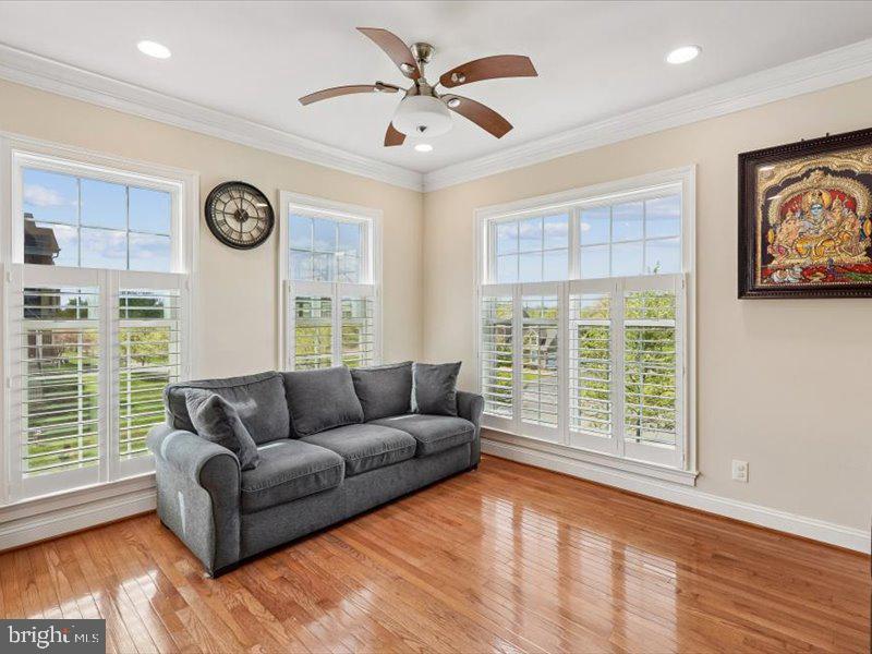 EAST GATE - Residential