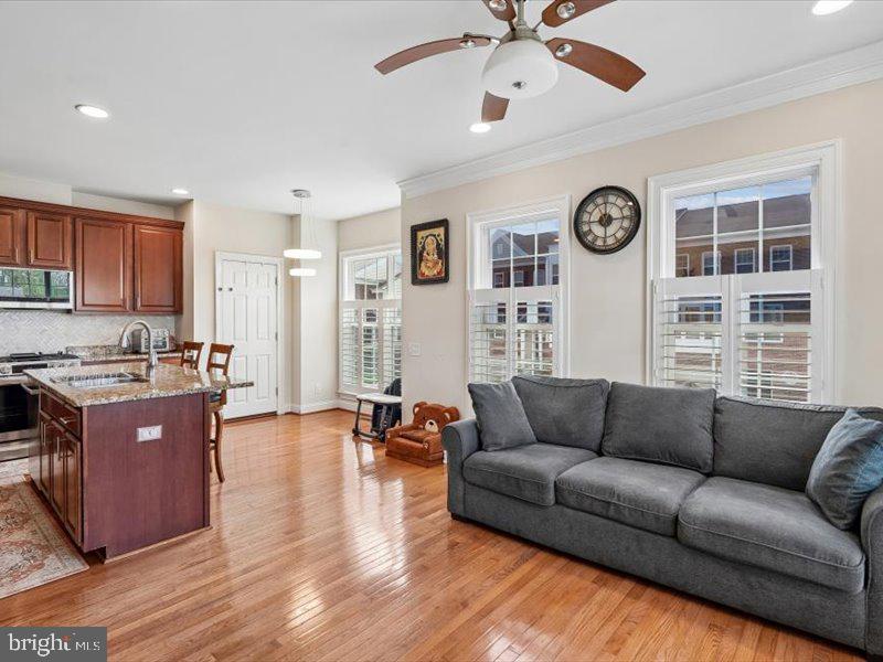 EAST GATE - Residential