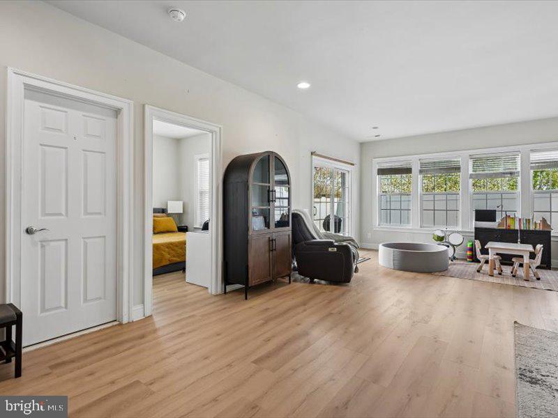 EAST GATE - Residential