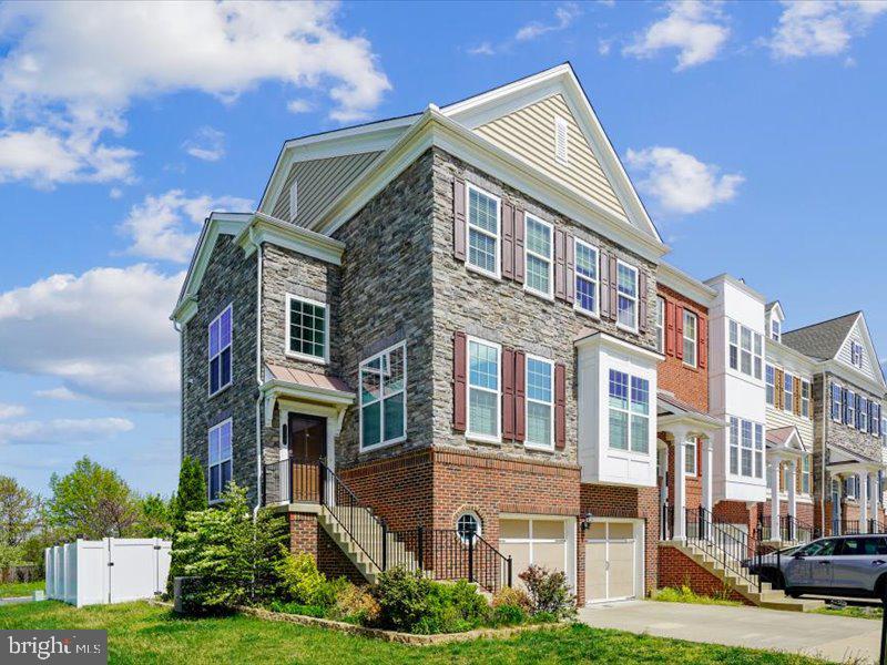 EAST GATE - Residential