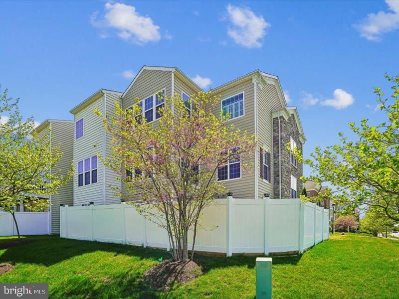 EAST GATE - Residential