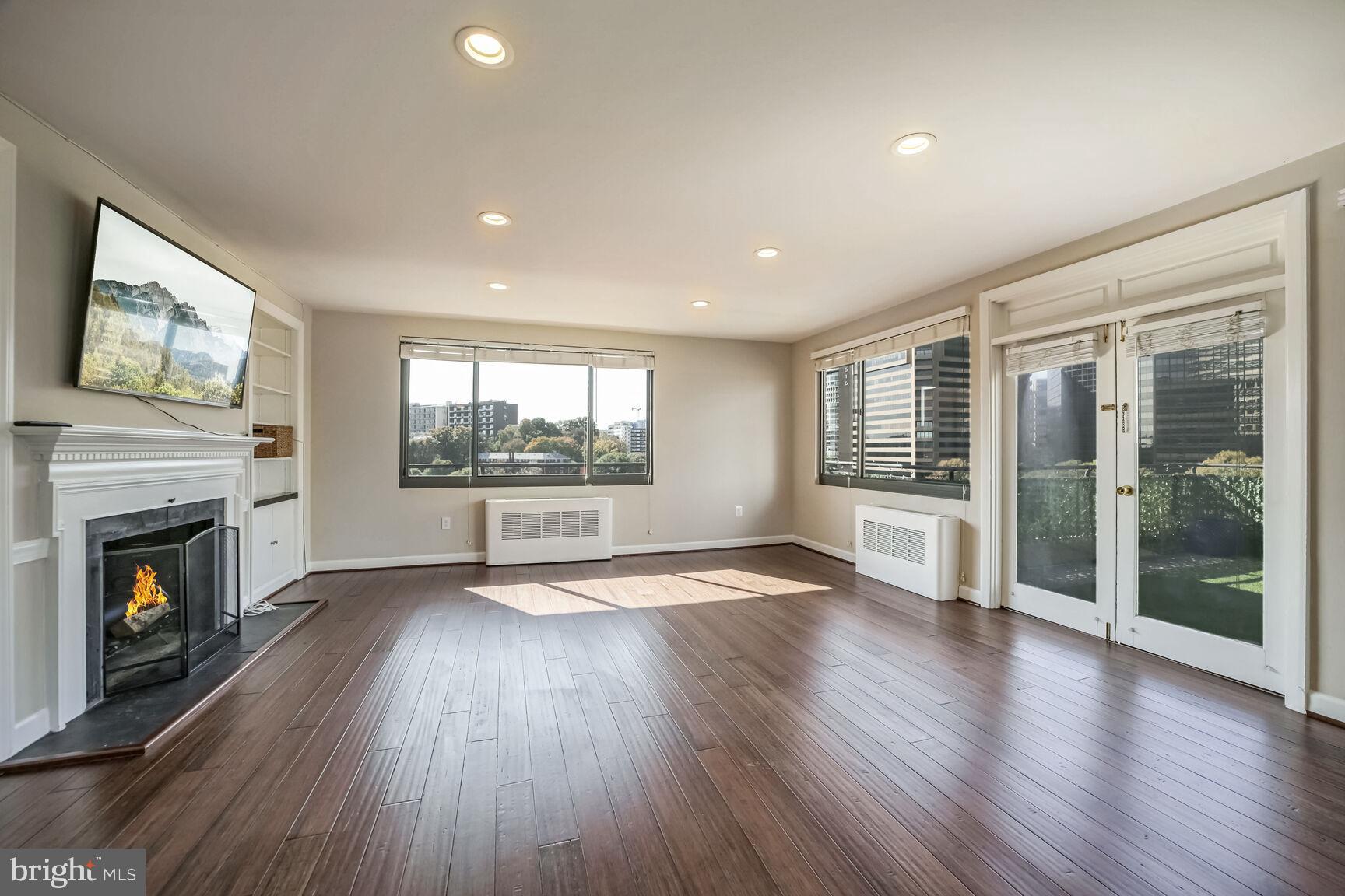 RIVER PLACE NORTH - Residential