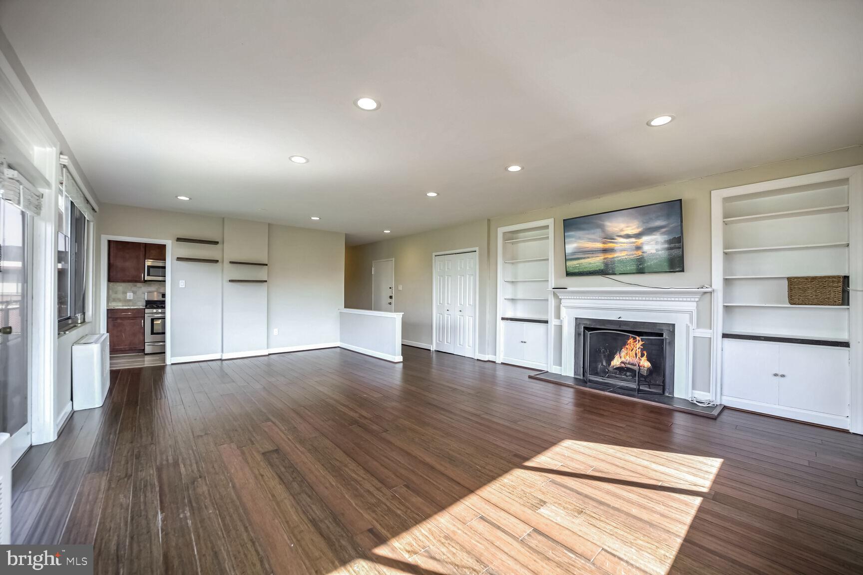 RIVER PLACE NORTH - Residential