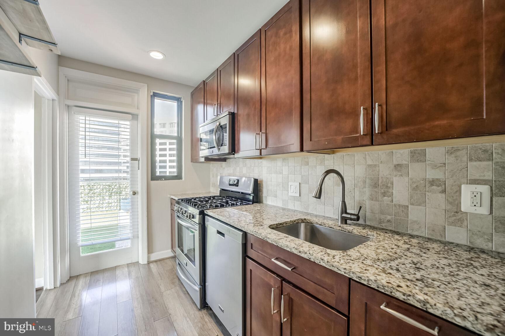 RIVER PLACE NORTH - Residential