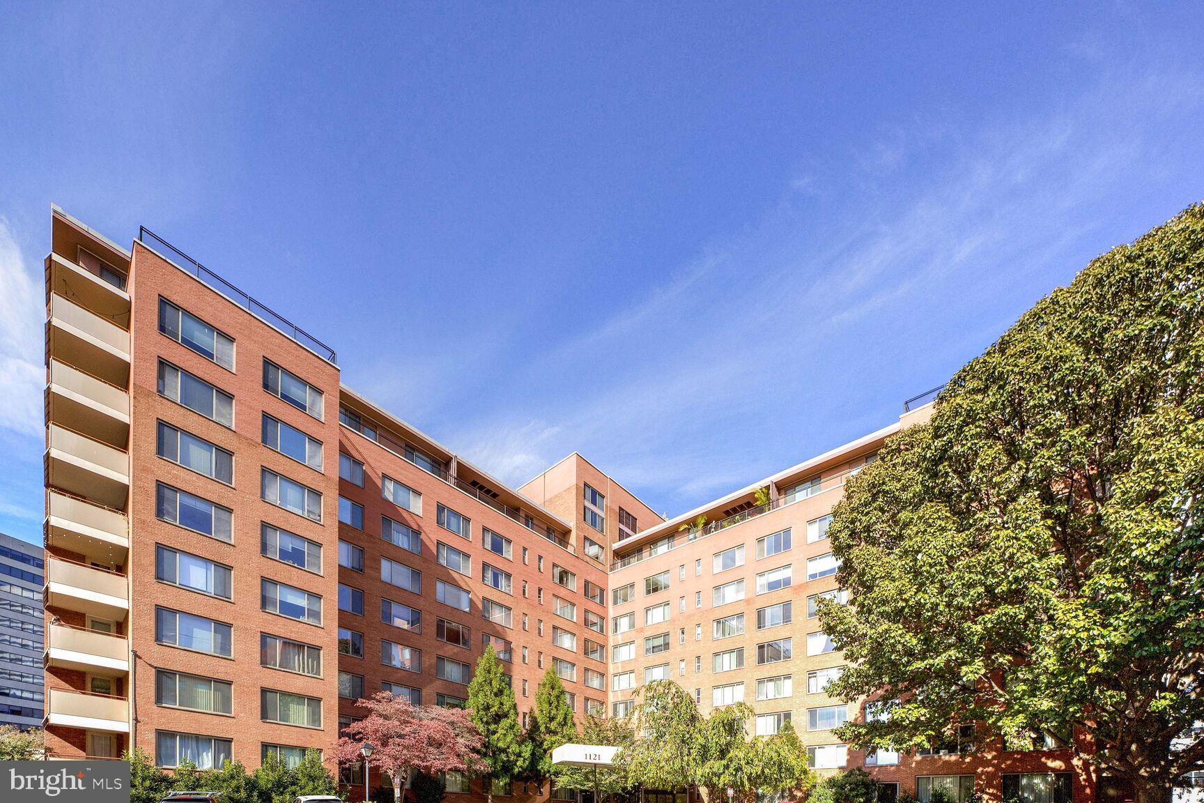 RIVER PLACE NORTH - Residential