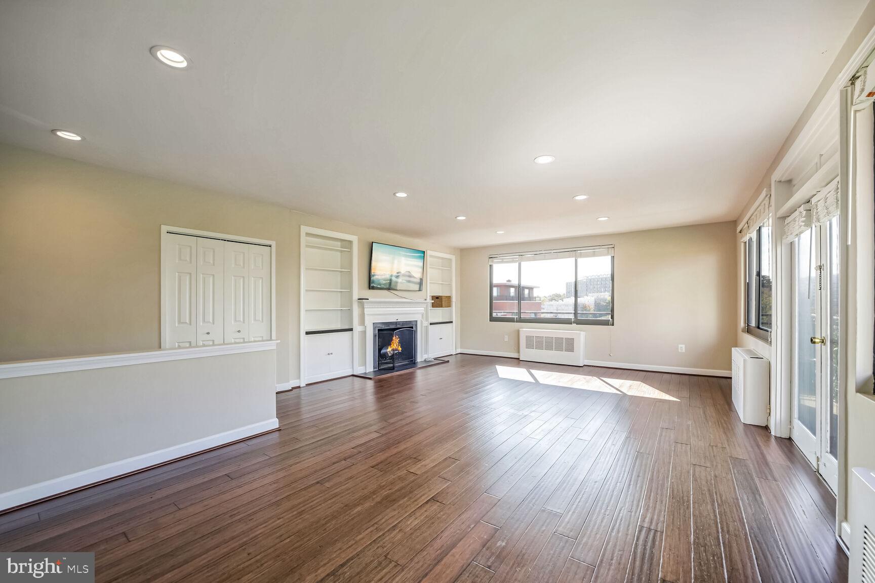 RIVER PLACE NORTH - Residential