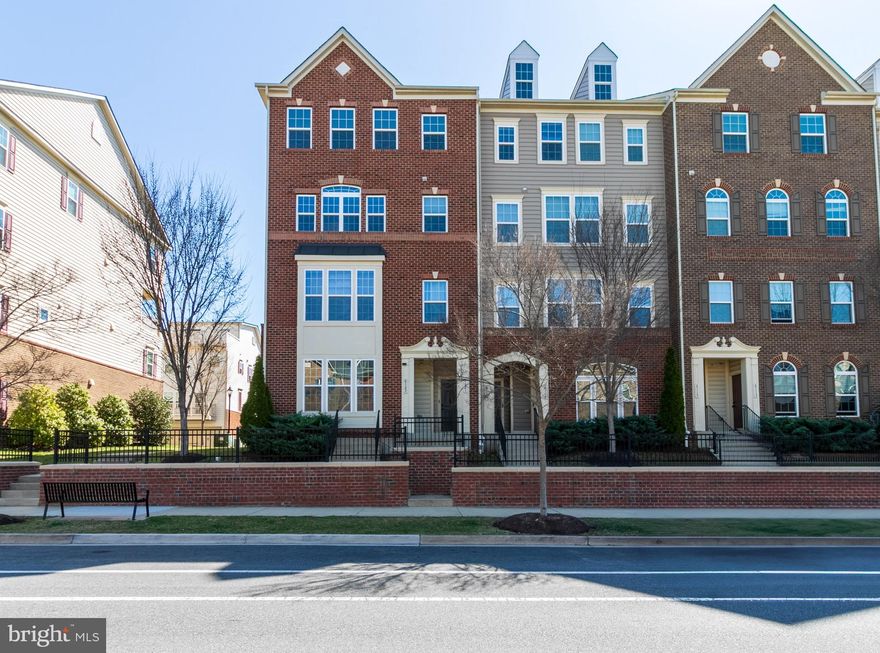 Price reduced......Stunning Top-Level Condo with Elegant Finishes!
Step into this beautifully maintained two-story top-level condo, which shows like a model home! Pride of ownership is evident throughout, from the brand-new, top-grade carpet leading upstairs to the spacious and sophisticated living room bathed in natural light from picturesque windows.
The open-concept design flows seamlessly into the designer kitchen, featuring stylish flooring, granite countertops, a custom backsplash, high-end cabinetry, and premium appliances—a dream for any home chef. Adjacent to the kitchen, the inviting family room creates the perfect space for entertaining or unwinding after a long day.
Upstairs, you'll find three generous bedrooms, including a luxurious primary suite with a dedicated sitting area, walk-in closets, and a spa-like en-suite bath. The convenience of a same-floor laundry room makes everyday living effortless.
The rear-entry garage accommodates one vehicle, with an additional driveway parking space. Enjoy the community’s beautiful common areas, perfect for outdoor exercise and neighborly gatherings.
This exceptional home is move-in ready and won’t last long—schedule your showing today!