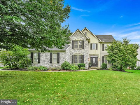 Photo of 35 Ridgefield Drive, Lancaster, PA 17602 (MLS # PALA2055724)