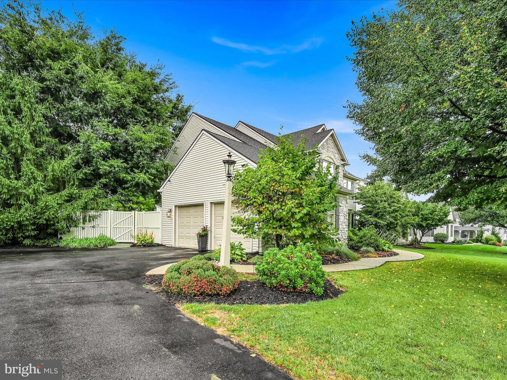 Photo of 35 Ridgefield Drive, Lancaster, PA 17602 (MLS # PALA2055724)