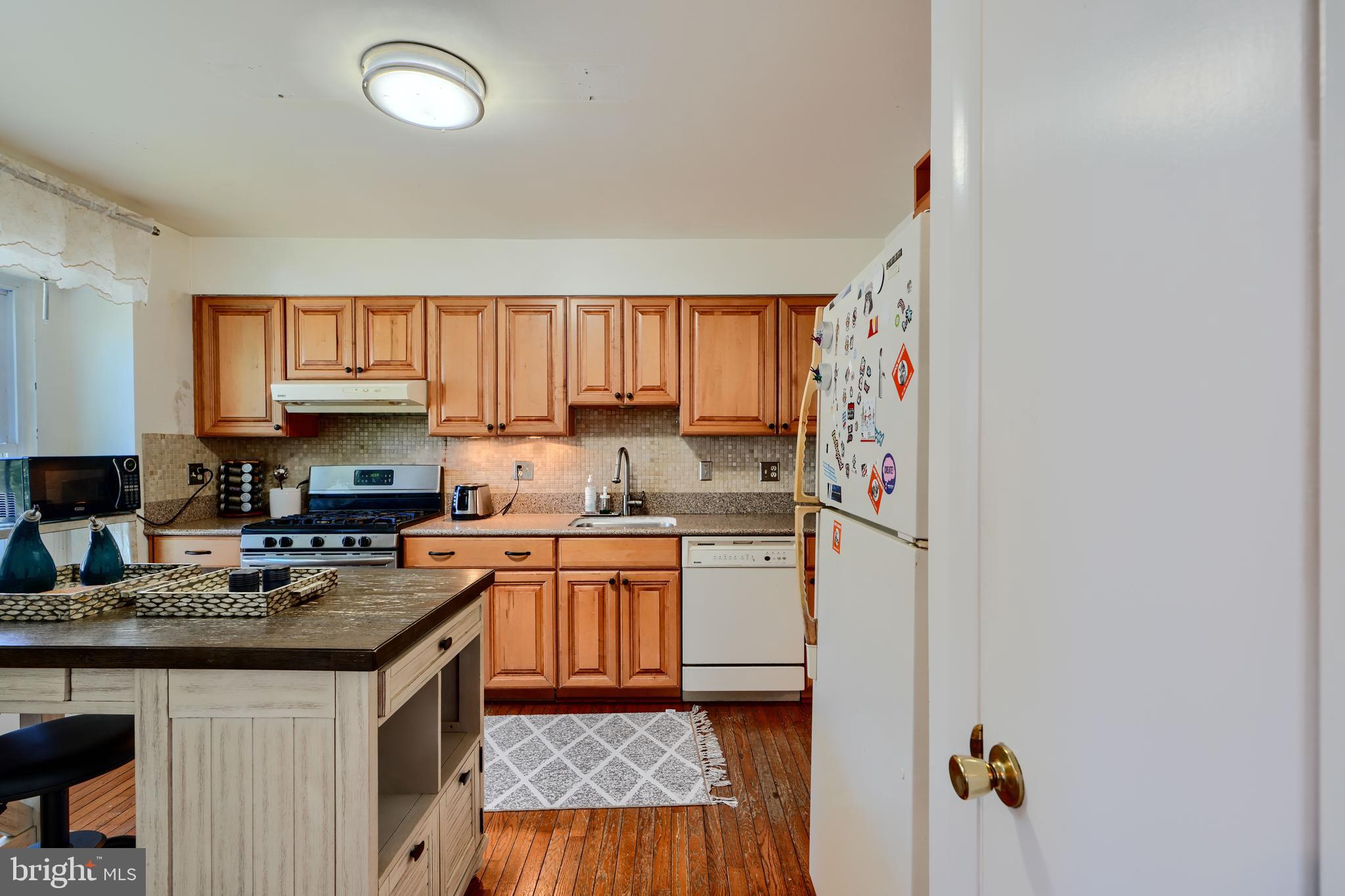 18313 HALLMARK COURT
