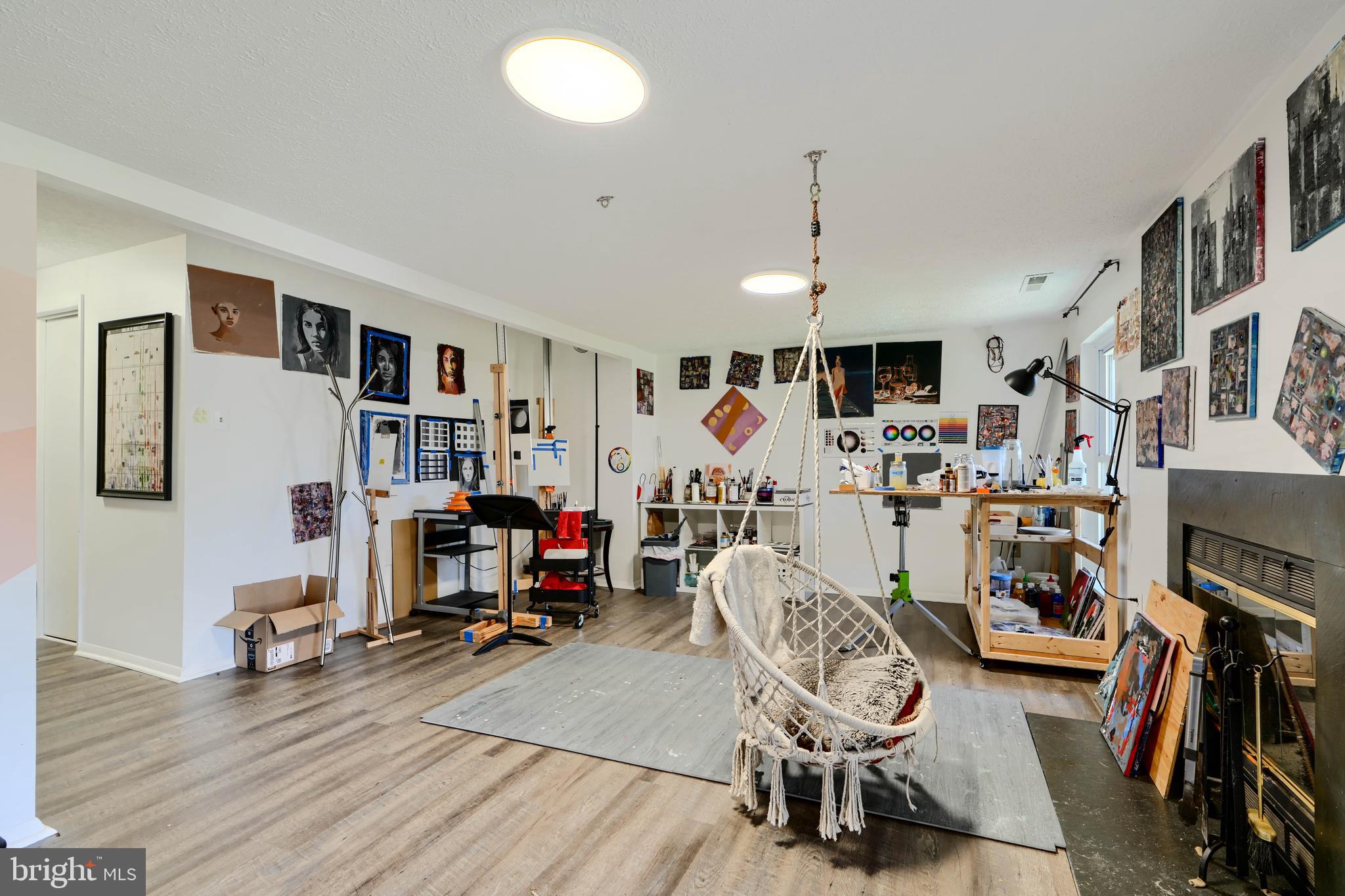 FLOWER HILL - Residential