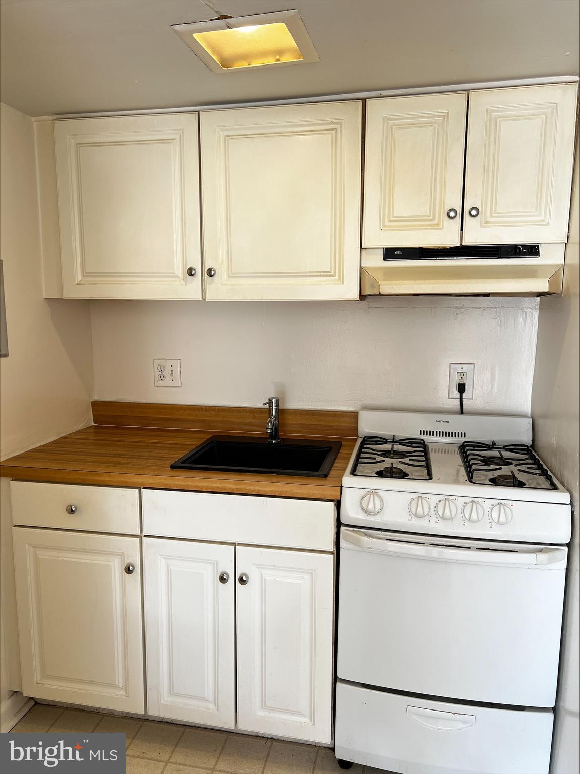 AMERICANA FINMARK - Residential Lease