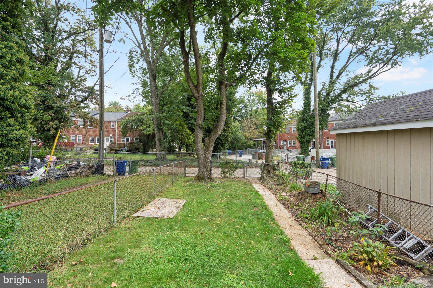 CHINQUAPIN PARK - Residential