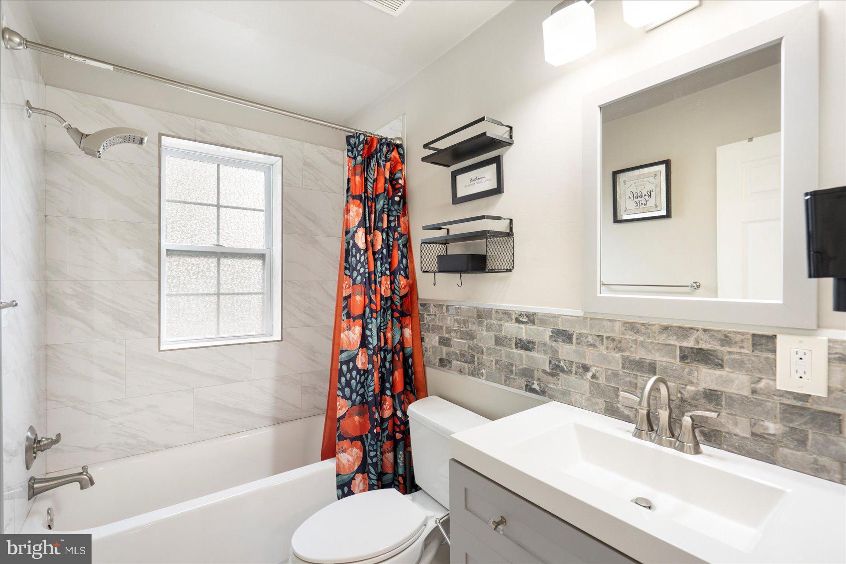 CHINQUAPIN PARK - Residential