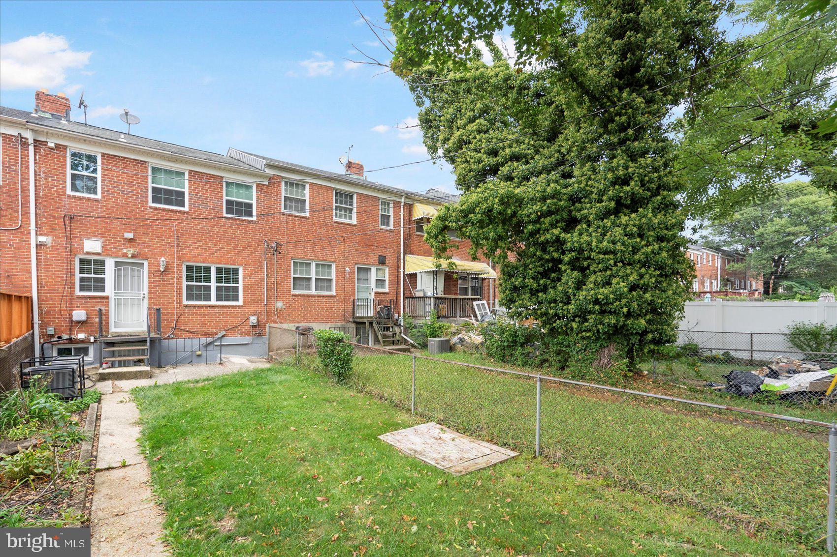 CHINQUAPIN PARK - Residential
