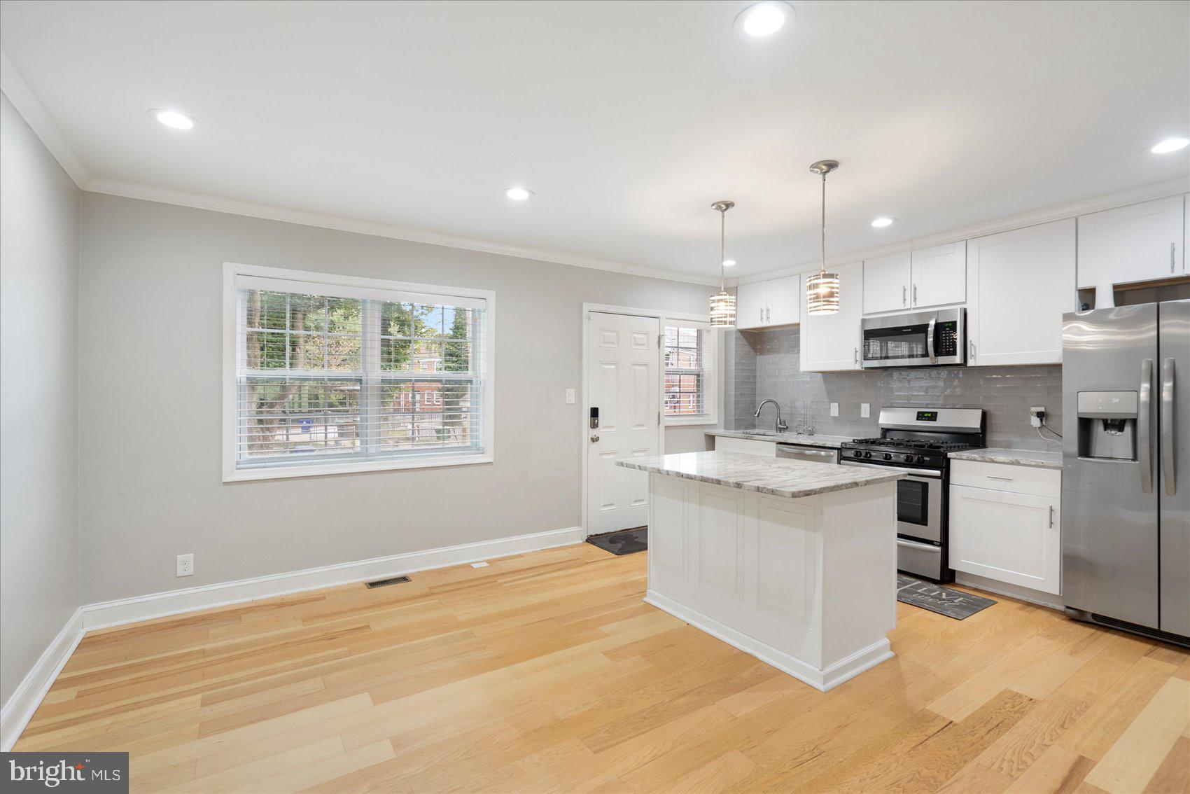 CHINQUAPIN PARK - Residential
