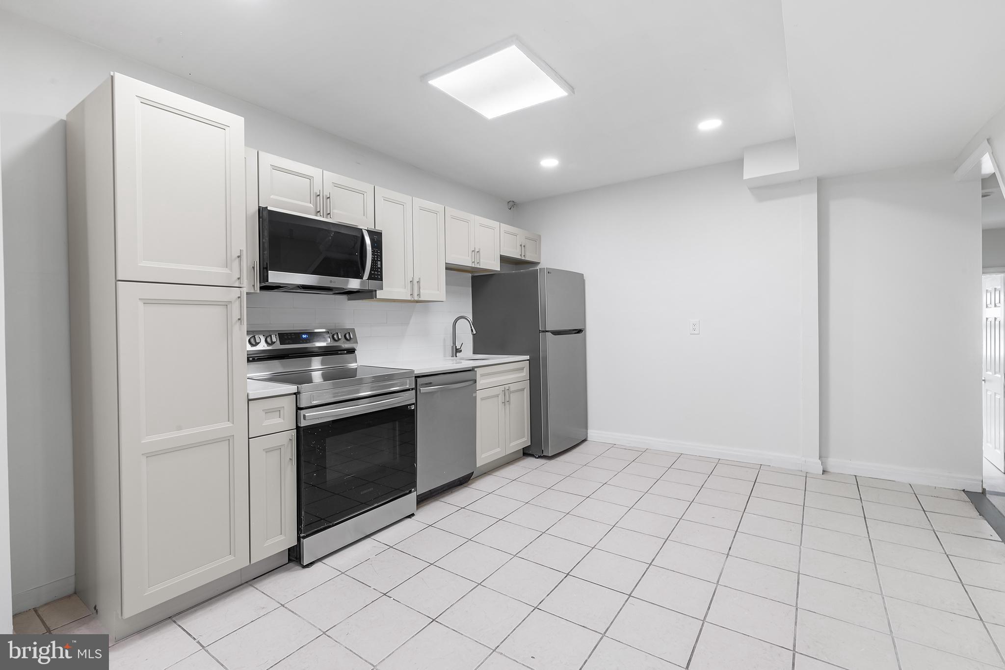 GRADUATE HOSPITAL - Residential Lease