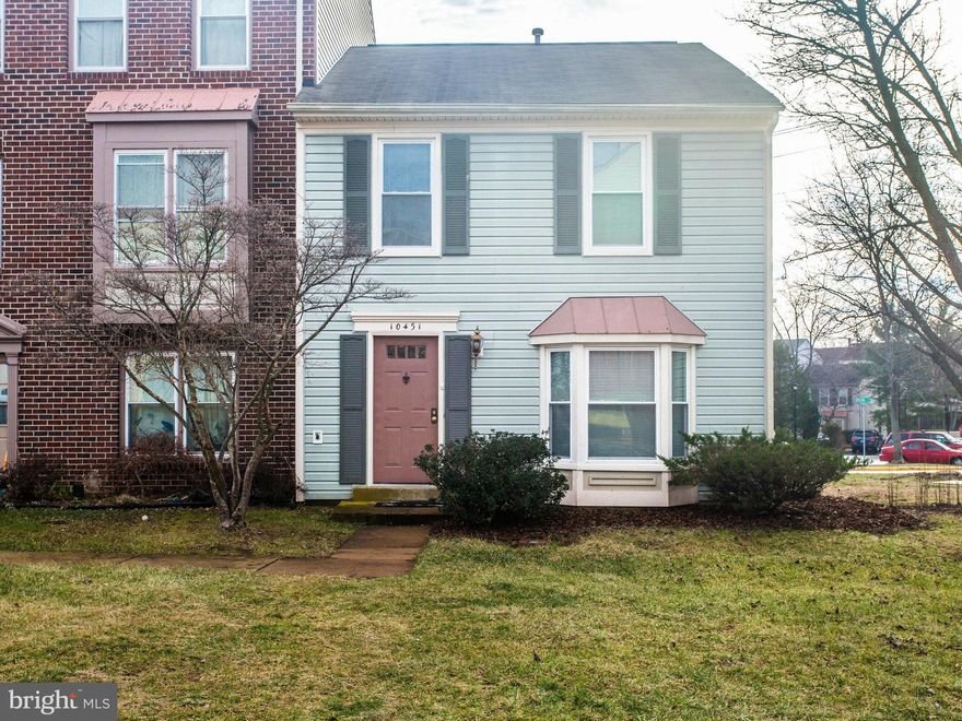 This Sun Filed End Unit offers an open floor plan, Living Room with Bay Window, Crown Molding & Chair Rail, Kitchen w/ample counter space & Pantry, Master BR w/Walk in Closet & Full Bath, Fenced Yard with Decking. Neutral colors throughout, Washer & Dryer, Ceiling Fans, Window Blinds, 2 Assigned parking Spaces + 1 visitor parking. Just minutes to I66, steps to bus stop, close to shopping & more!