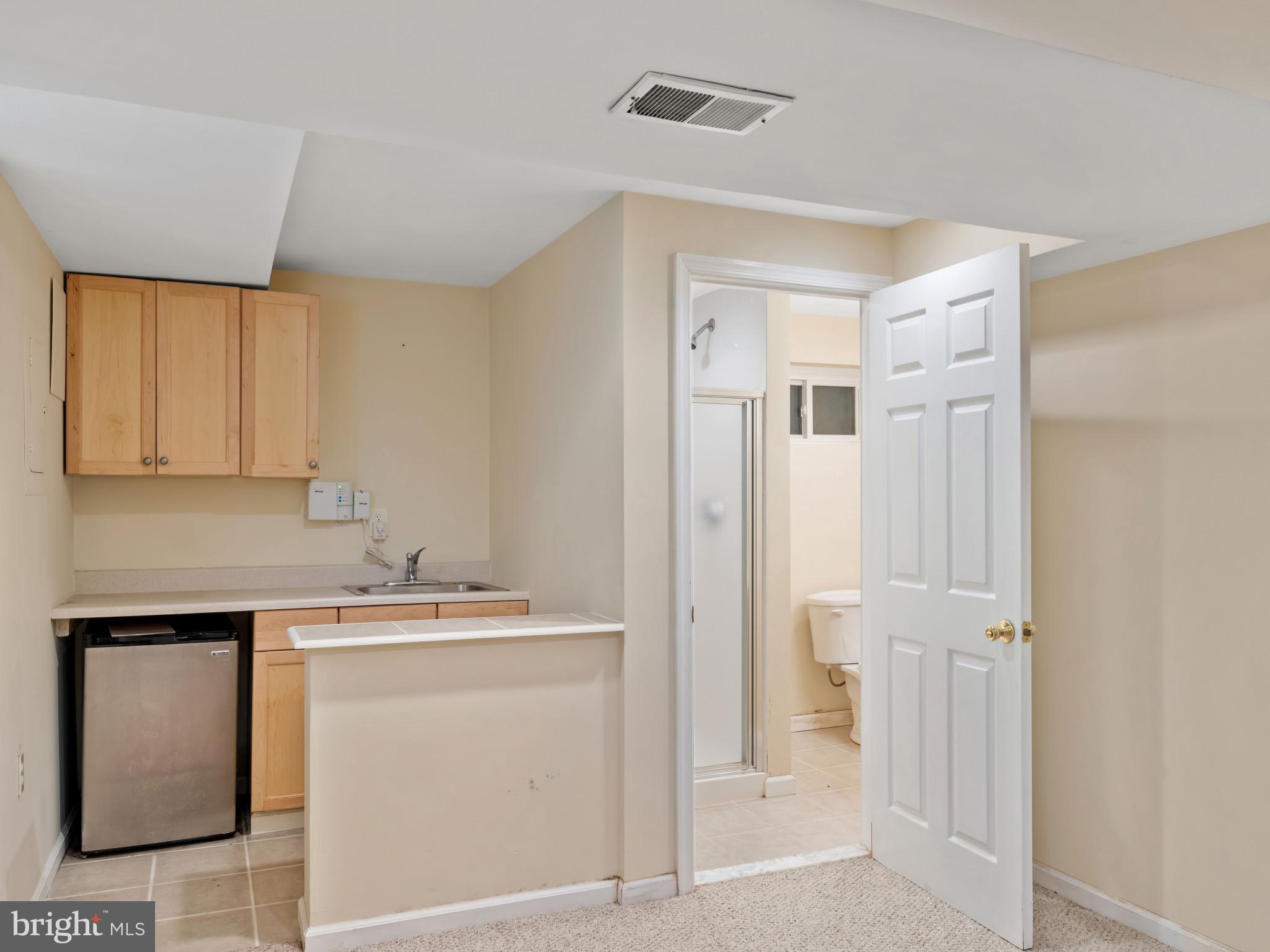 ROCKVILLE - Residential