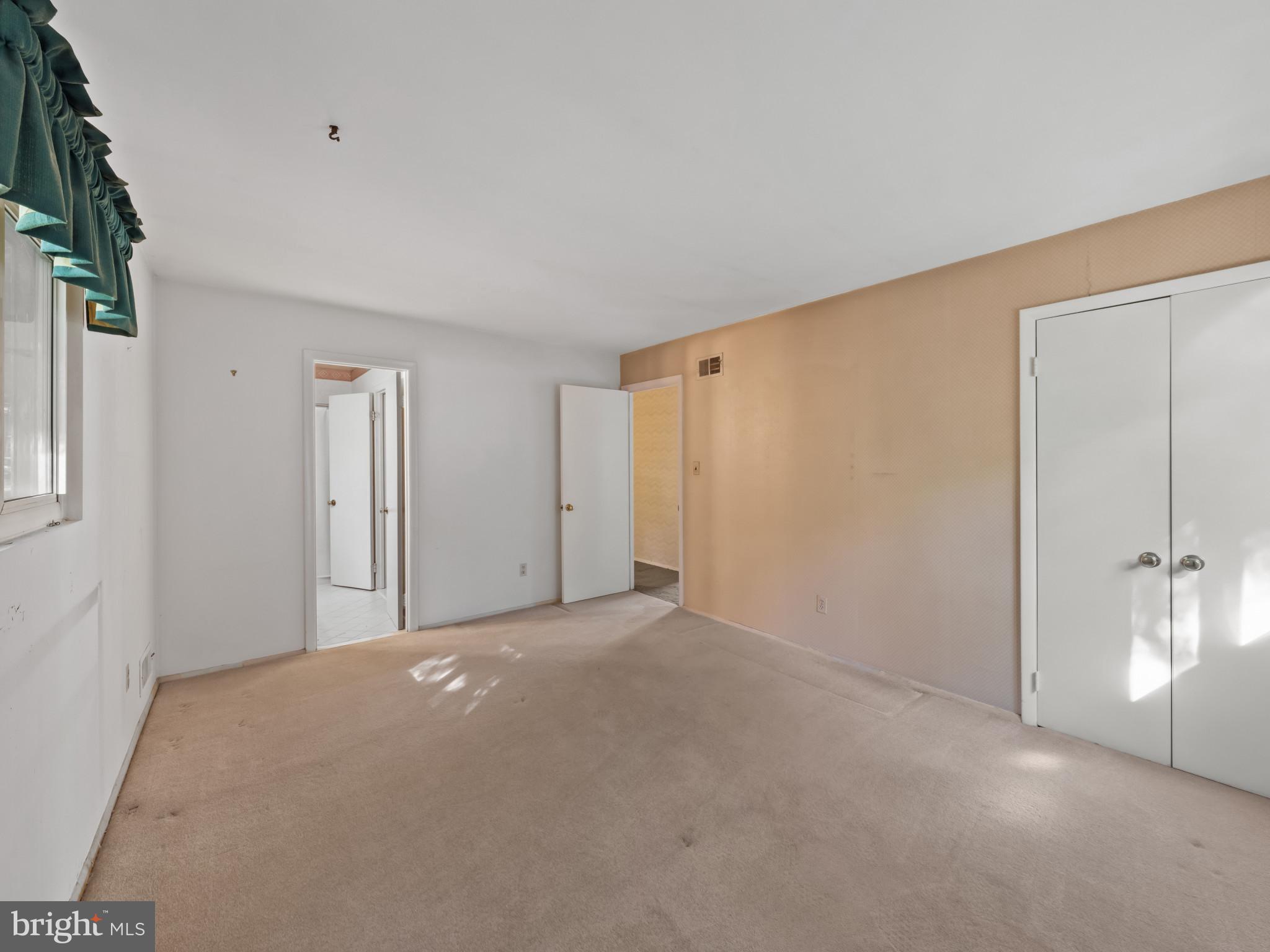 ROCKVILLE - Residential