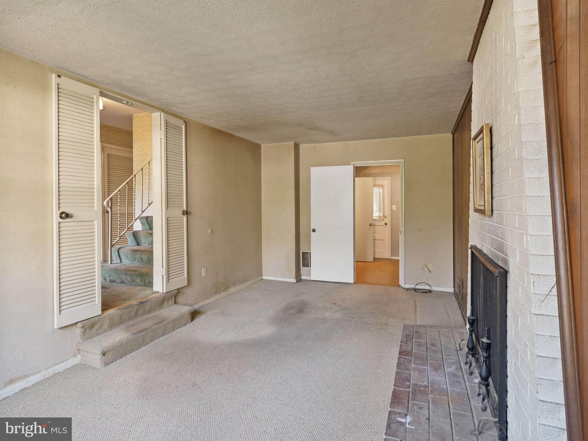 ROCKVILLE - Residential