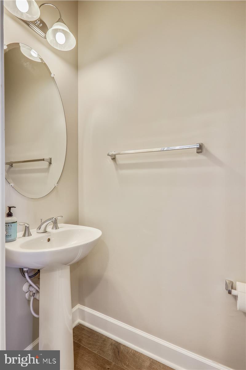 CAPITAL COURT - Residential