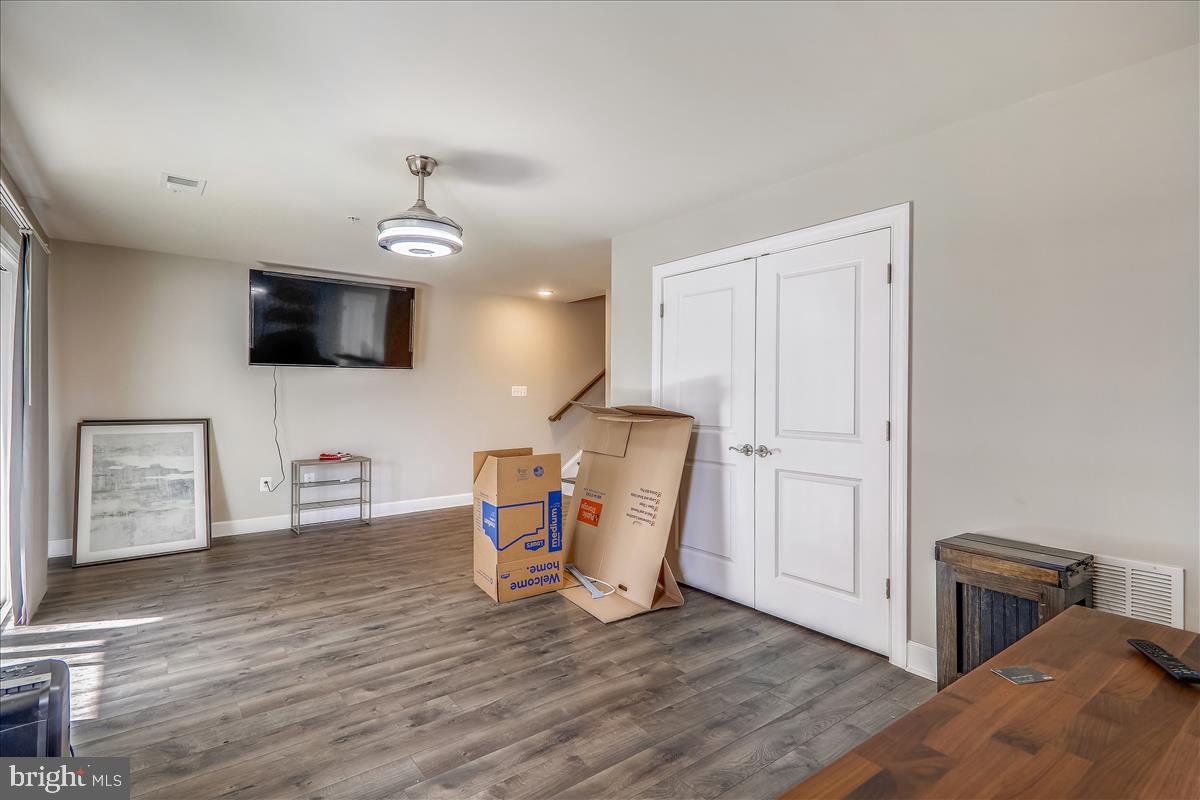 CAPITAL COURT - Residential