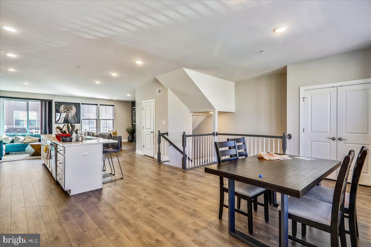 CAPITAL COURT - Residential