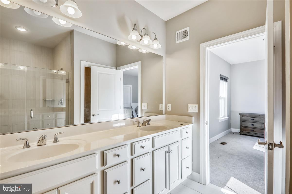 CAPITAL COURT - Residential