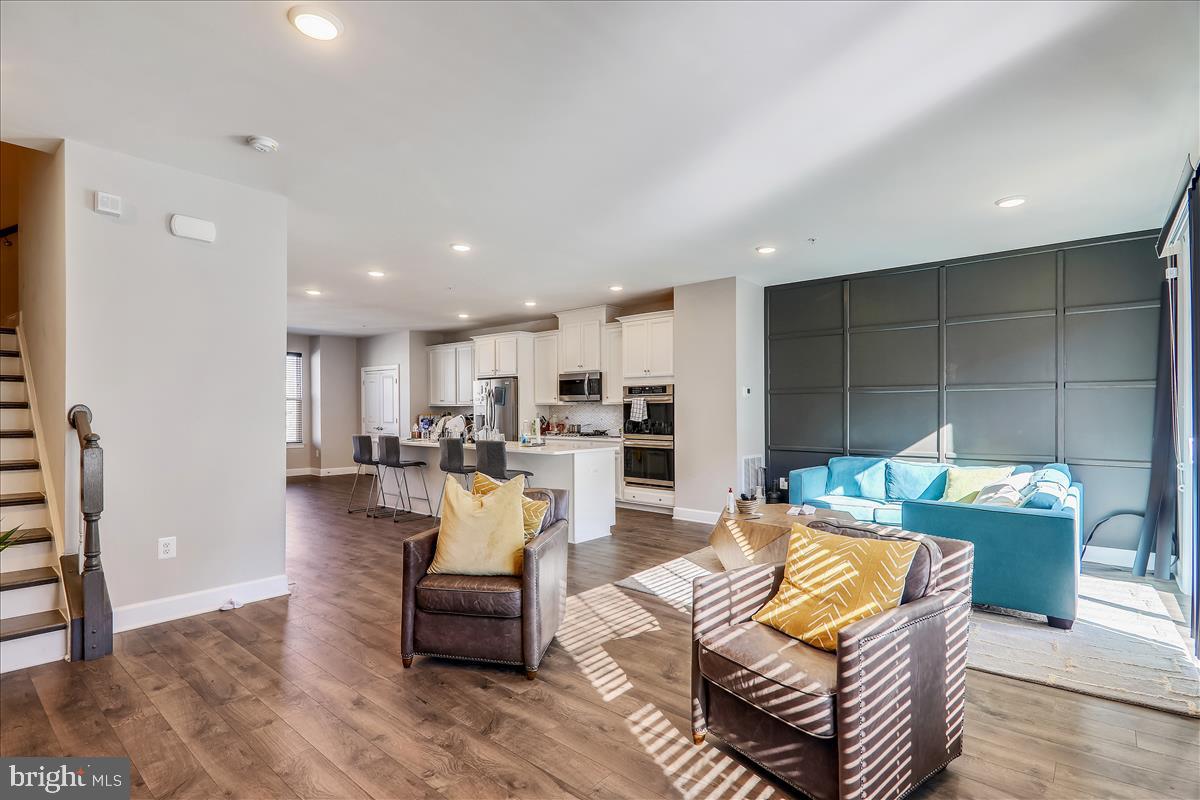 CAPITAL COURT - Residential