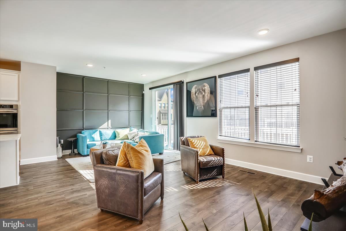 CAPITAL COURT - Residential