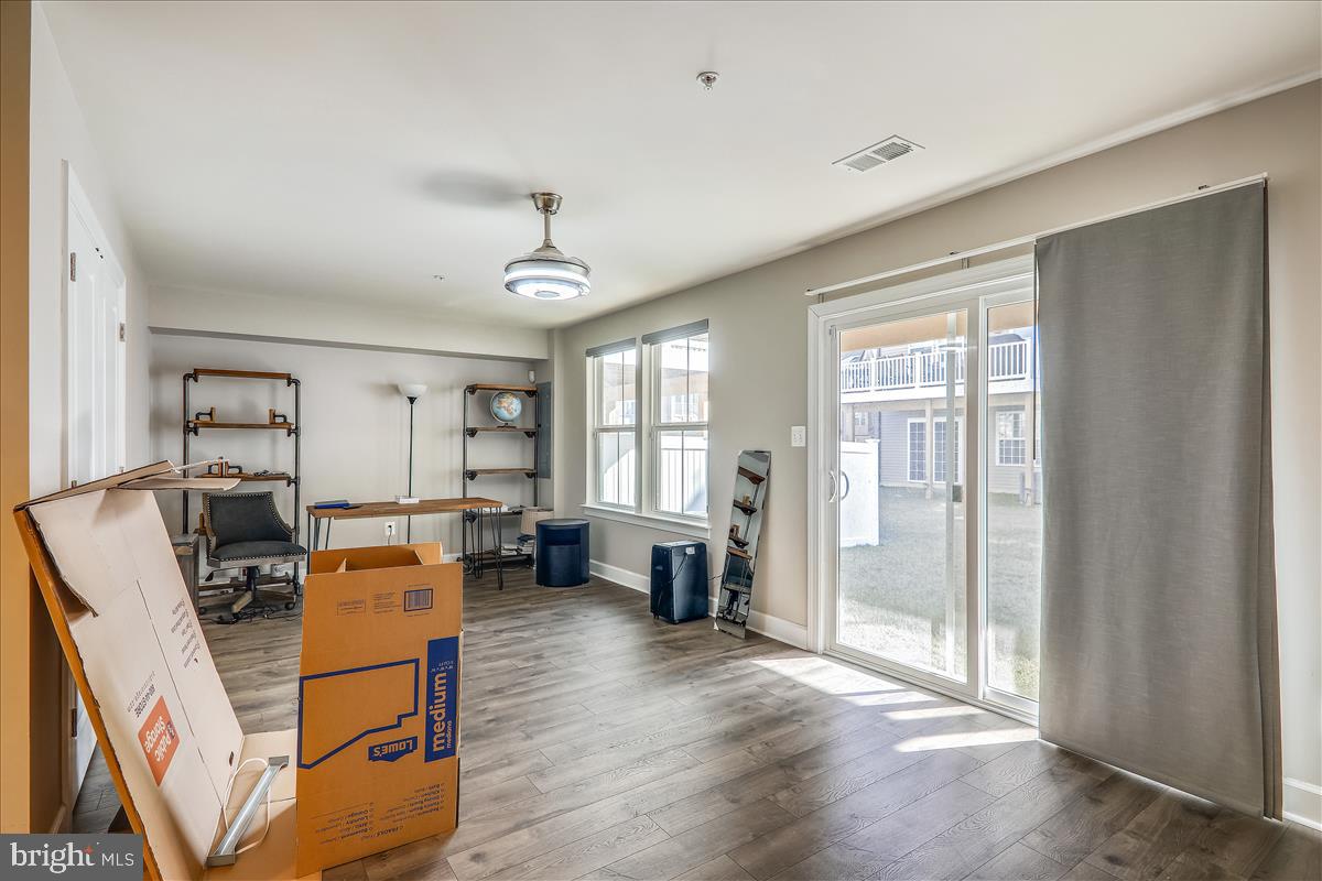 CAPITAL COURT - Residential