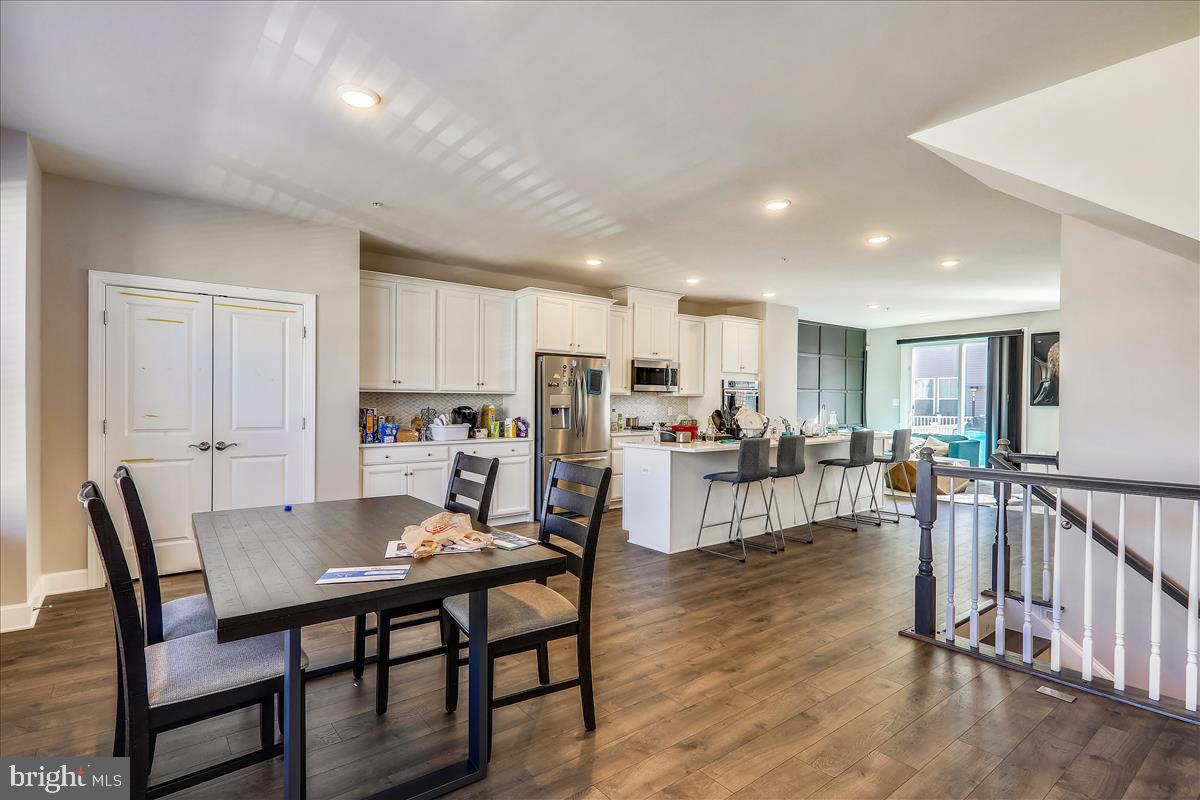 CAPITAL COURT - Residential