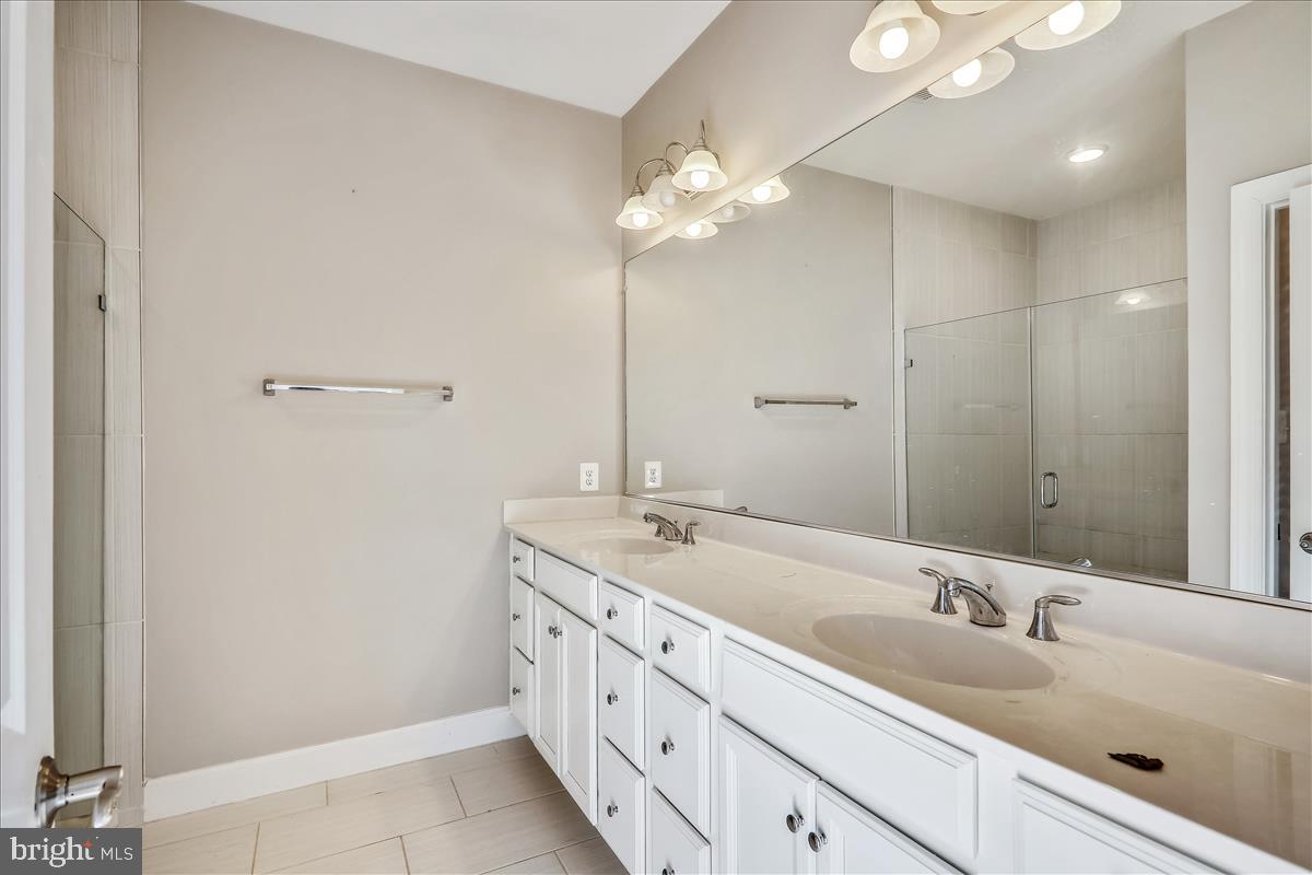 CAPITAL COURT - Residential