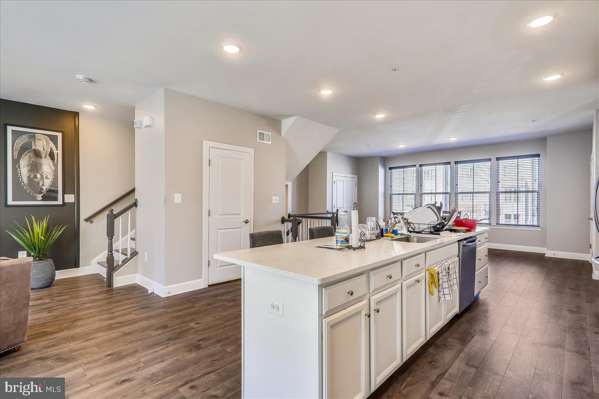 CAPITAL COURT - Residential