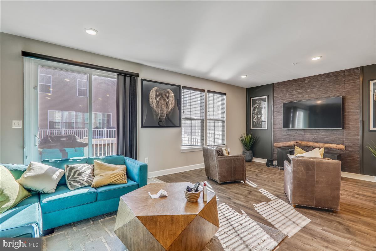 CAPITAL COURT - Residential