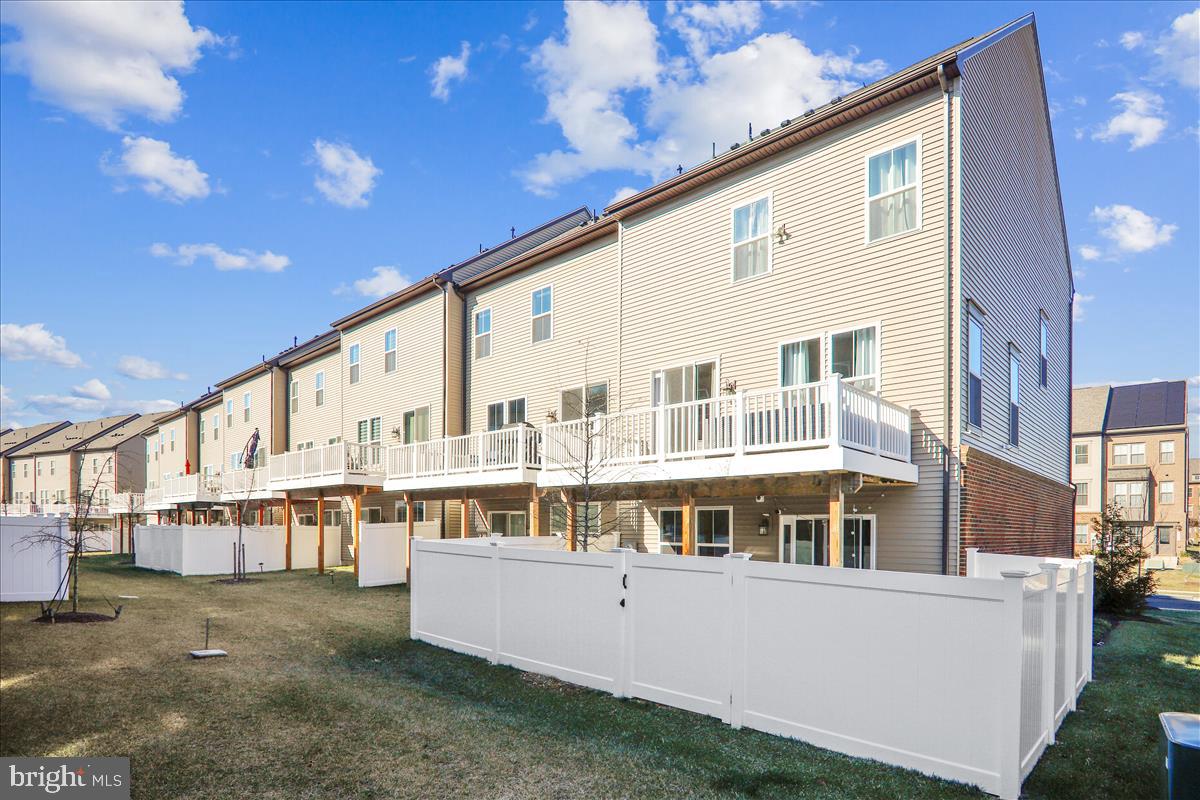 CAPITAL COURT - Residential