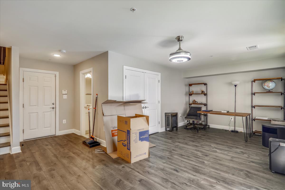 CAPITAL COURT - Residential