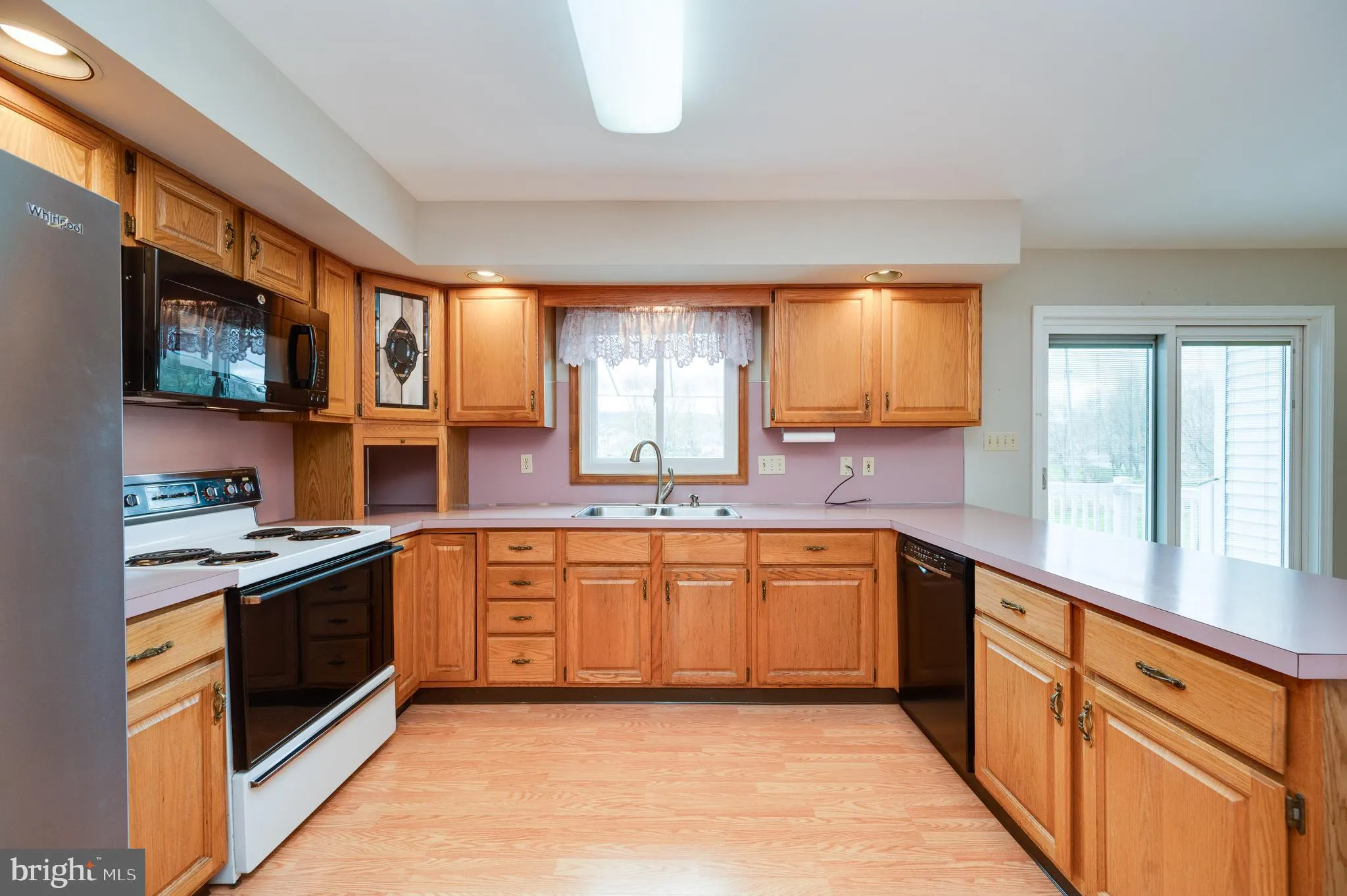 Blandon, Pennsylvania 19510, United States, 4 Bedrooms Bedrooms, ,3 BathroomsBathrooms,Residential,Pending,119078