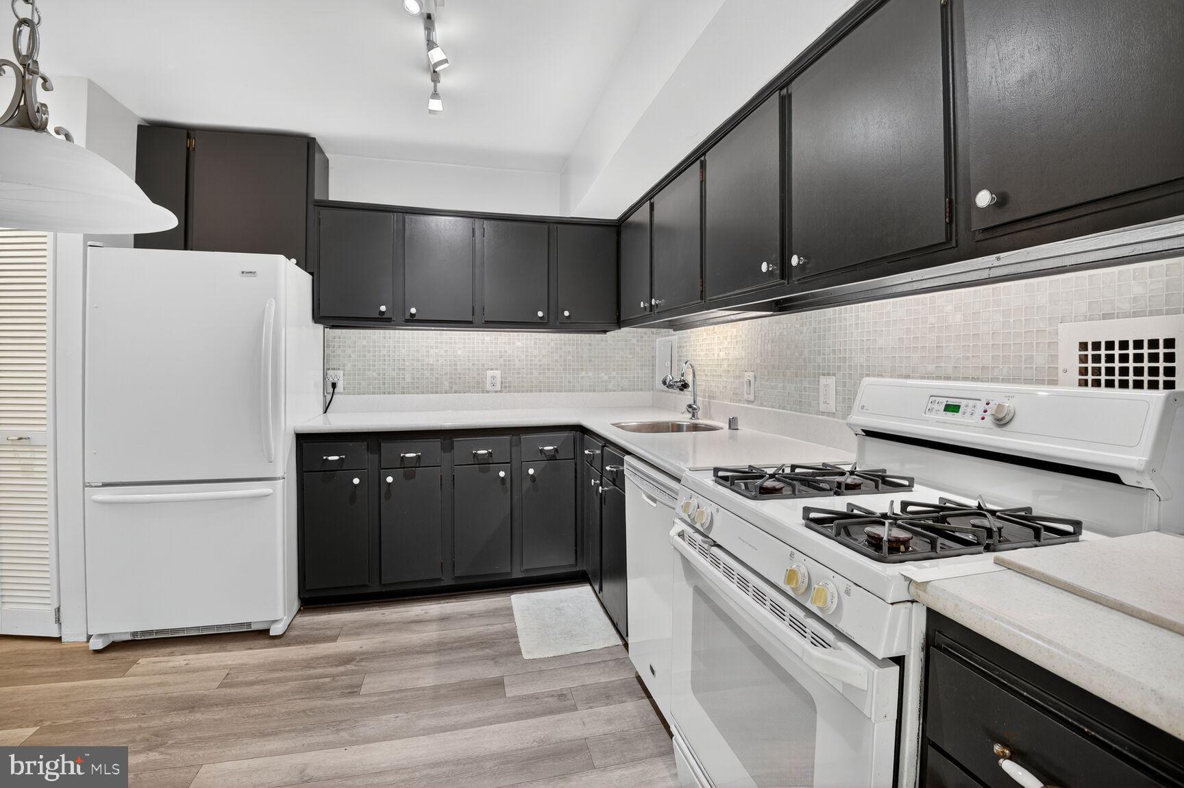 PARKSIDE PLAZA CODM - Residential