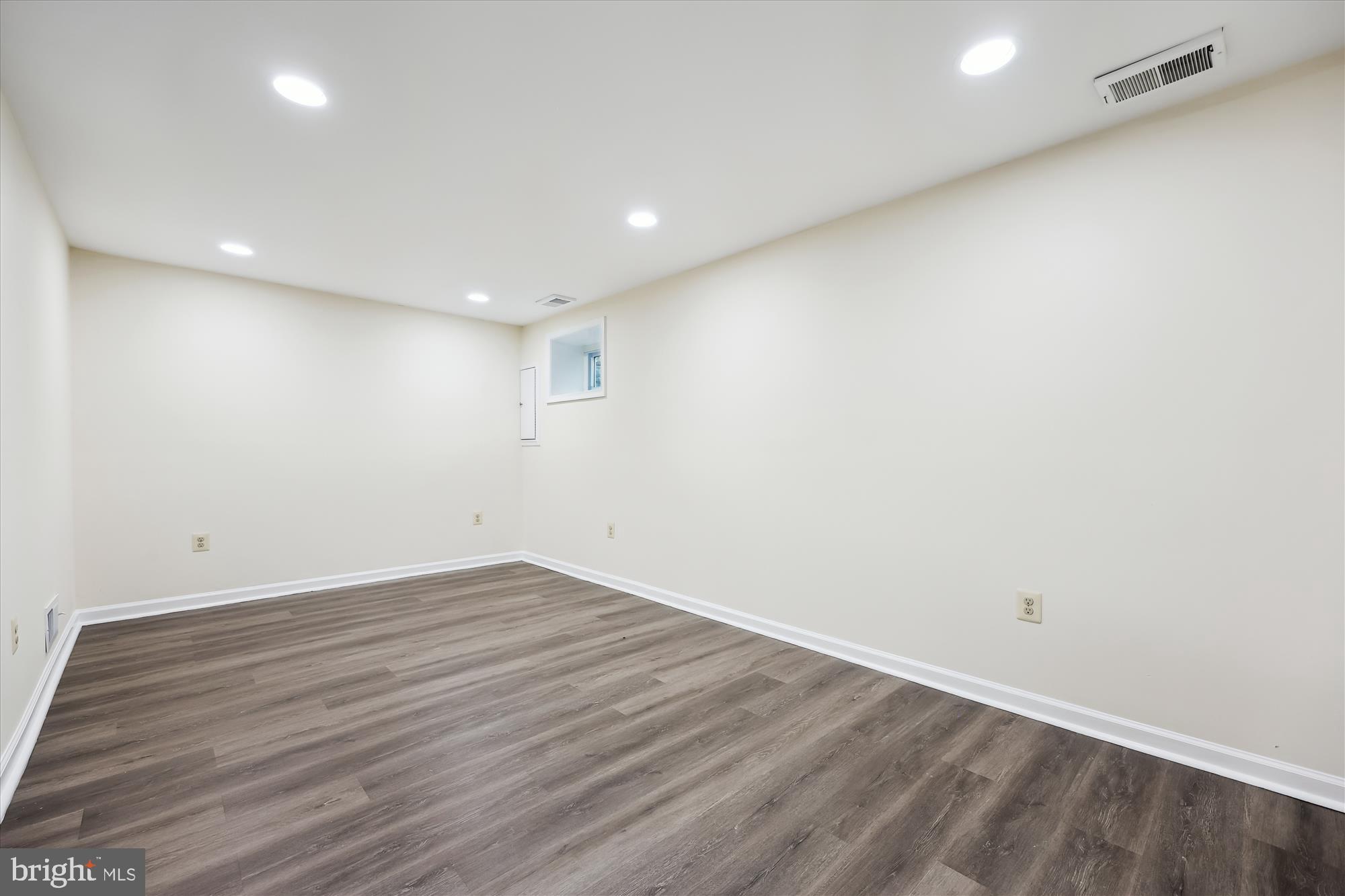 SHADY GROVE VILLAGE - Residential