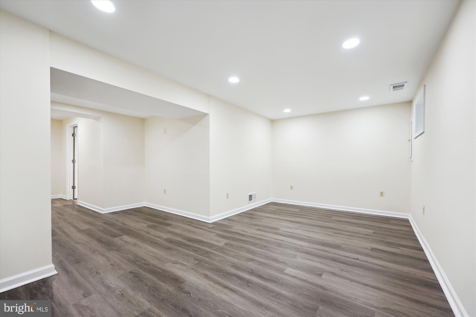 SHADY GROVE VILLAGE - Residential